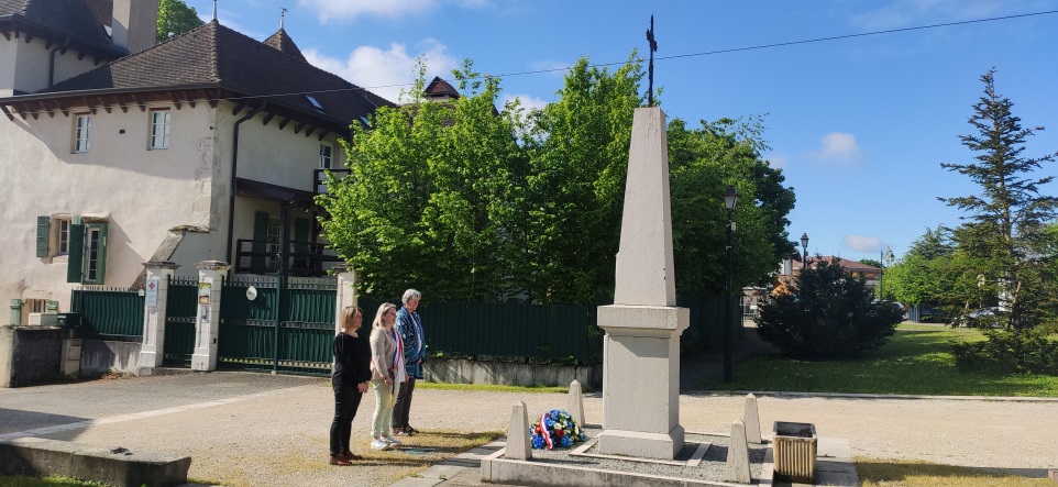 8 mai : dépôt d’une gerbe aux monuments aux morts